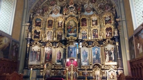 Sremski Karlovci on pieni barokkikaupunki Fruska Goran tuntumassa. Ortodoksikirkon ikonostaasi on mahtipontinen.